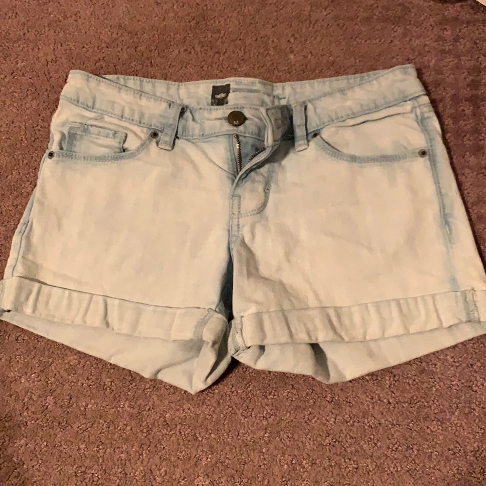 Mid-rise jean shorts